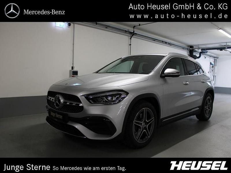 Iridiumsilber metallic Gebraucht 2022 Mercedes GLA180 Business SUV | 36.900 € (Teuer) - Bild 1/4