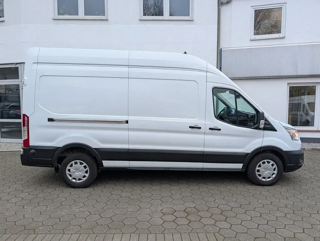 Gebraucht Ford Transit Trend 131 PS (96 kW) 2022 Weiß Pickup