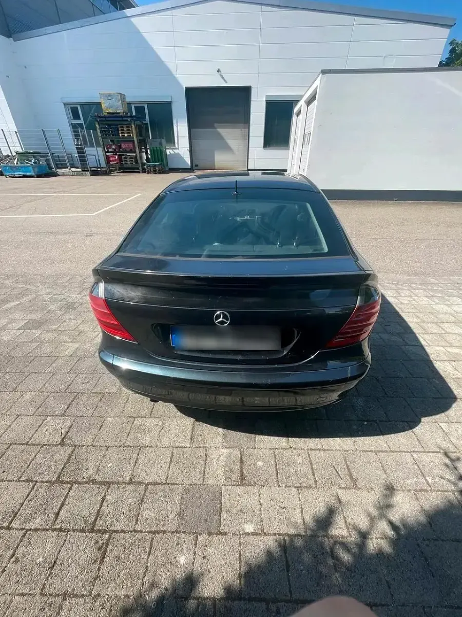 Gebraucht Mercedes C180 129 PS (94 kW) 2002 Schwarz Coupé