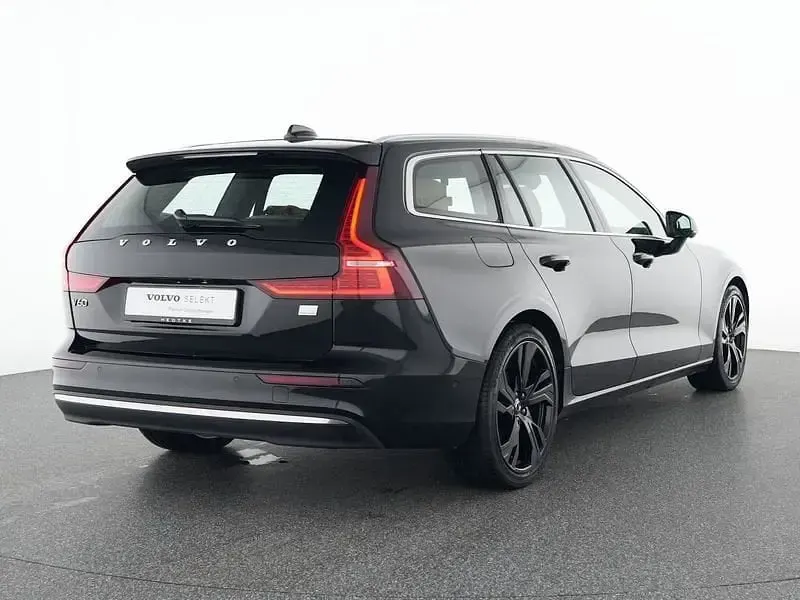 Gebraucht Volvo XC60 Plus 197 PS (144 kW) 2023 Schwarz SUV