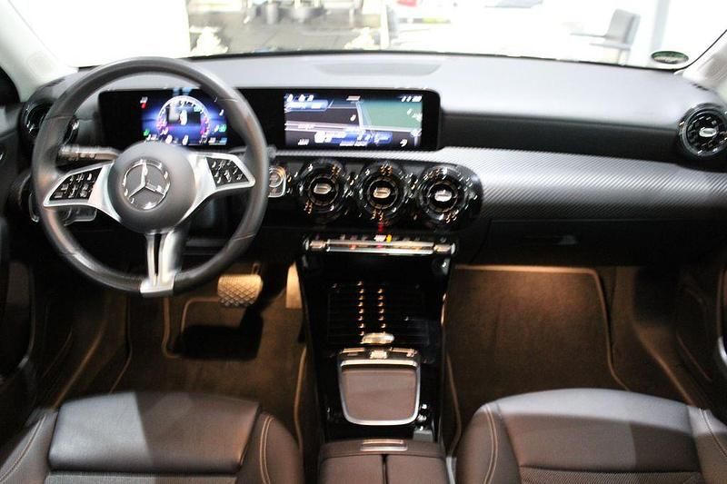 Gebraucht Mercedes A180 Sport 136 PS (100 kW) 2024 Nachtschwarz Limousine