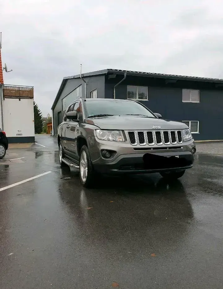 Gebraucht Jeep Compass 163 PS (119 kW) 2013 Grau SUV