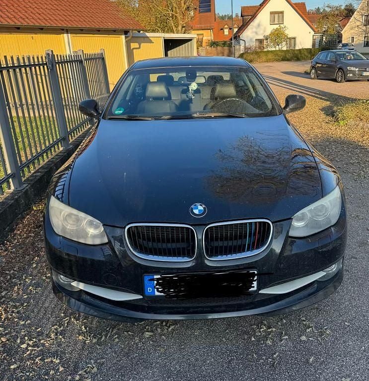 Gebraucht BMW 318 143 PS (105 kW) 2011 Schwarz Coupé