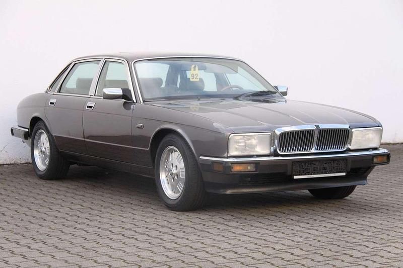 Gebraucht Jaguar XJ40 199 PS (146 kW) 1991 Silber Limousine