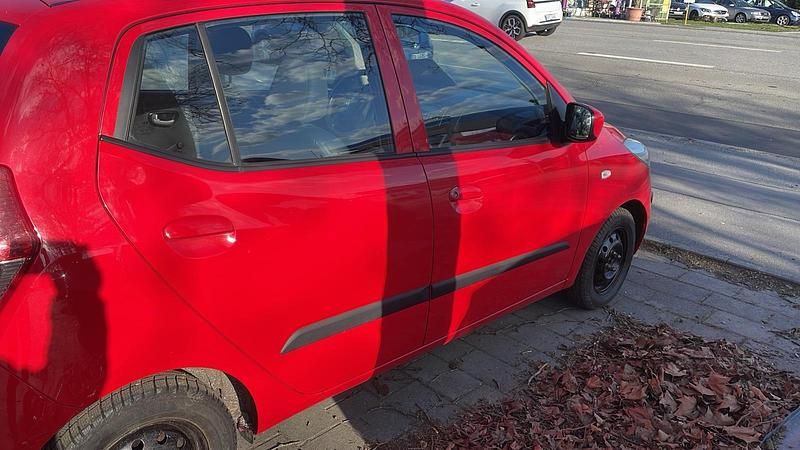 Gebraucht Hyundai i10 45 PS (33 kW) 2009 Rot Kleinwagen