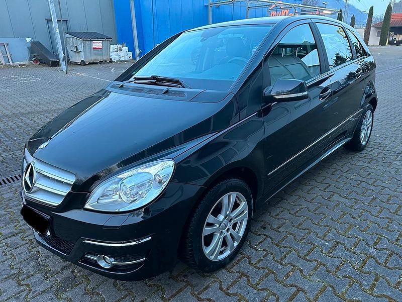 Schwarz Gebraucht 2010 Mercedes B200 Elegance Van / Kleinbus | 4.850 € (Fairer Preis) - Bild 1/4