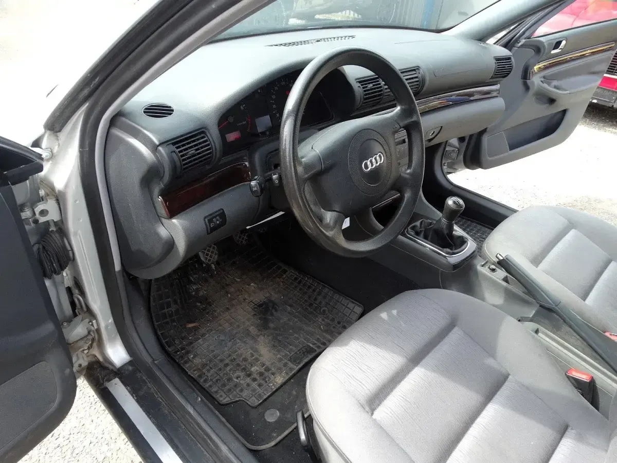 Gebraucht Audi A4 125 PS (91 kW) 2000 Silber Kombi