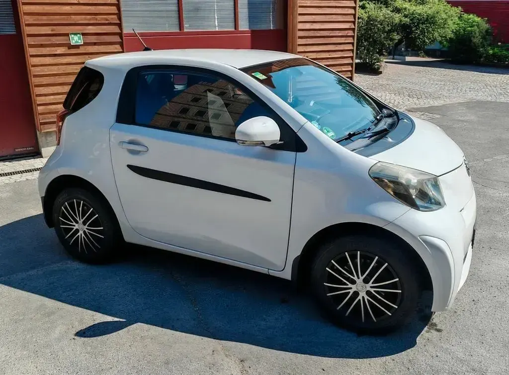 Gebraucht Toyota iQ 68 PS (50 kW) 2009 Weiß Kleinwagen