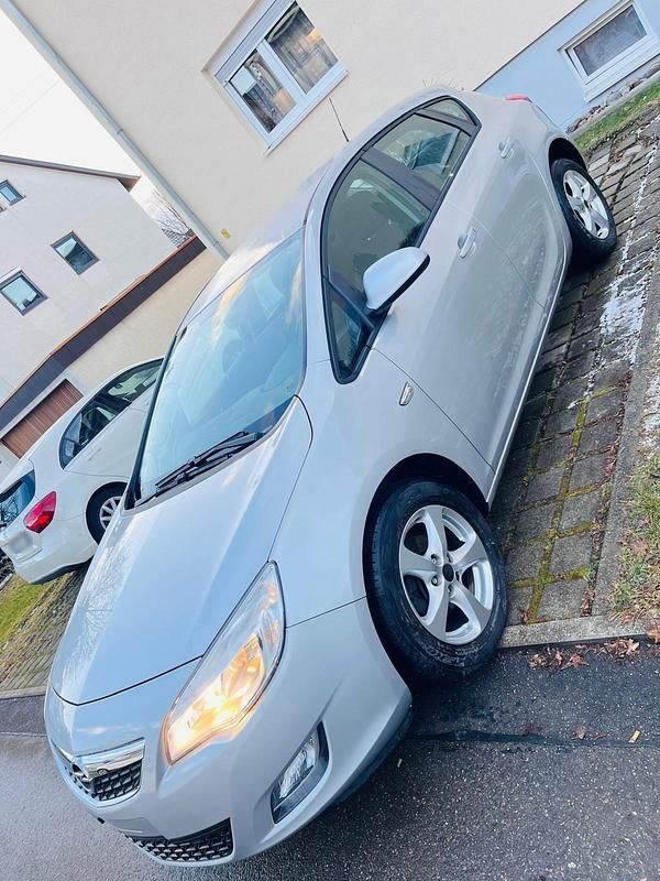 Używany Opel Astra 115 KM (84 kW) 2010 Szary Hatchback