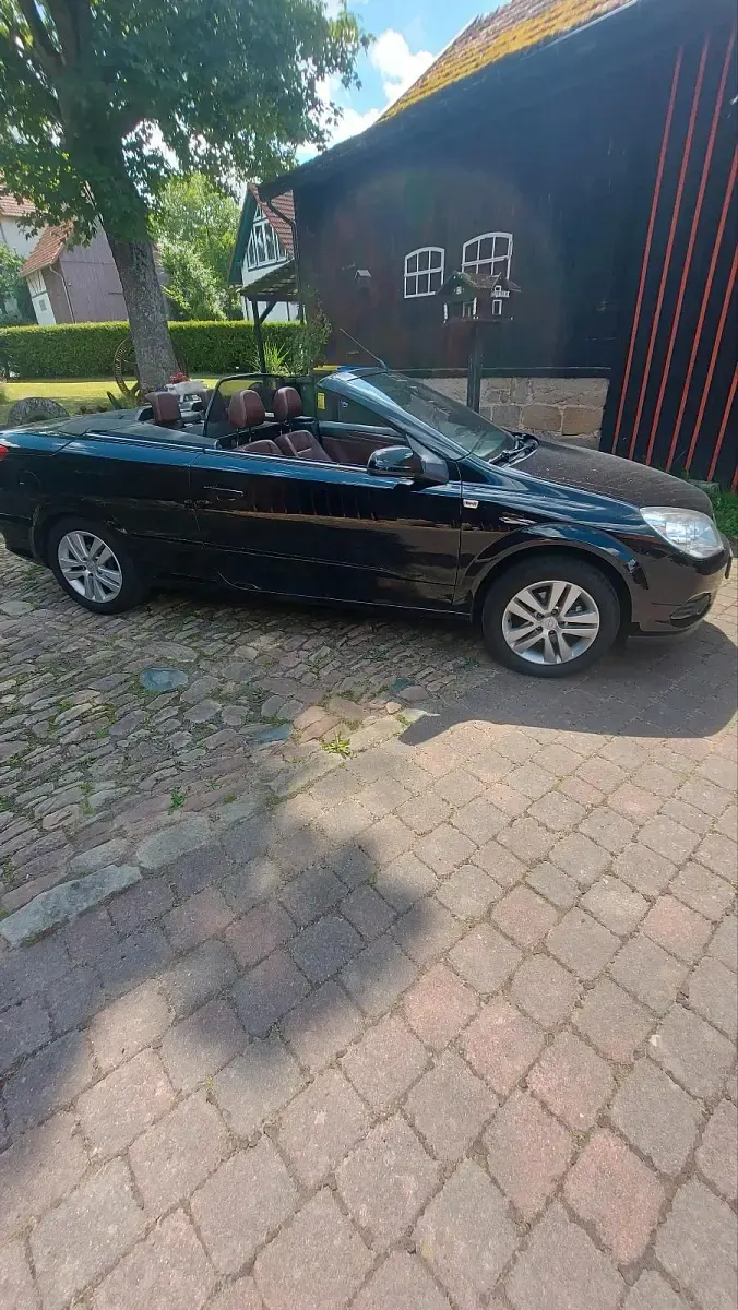 Gebraucht Opel Astra Cosmo 140 PS (102 kW) 2008 Schwarz Cabrio