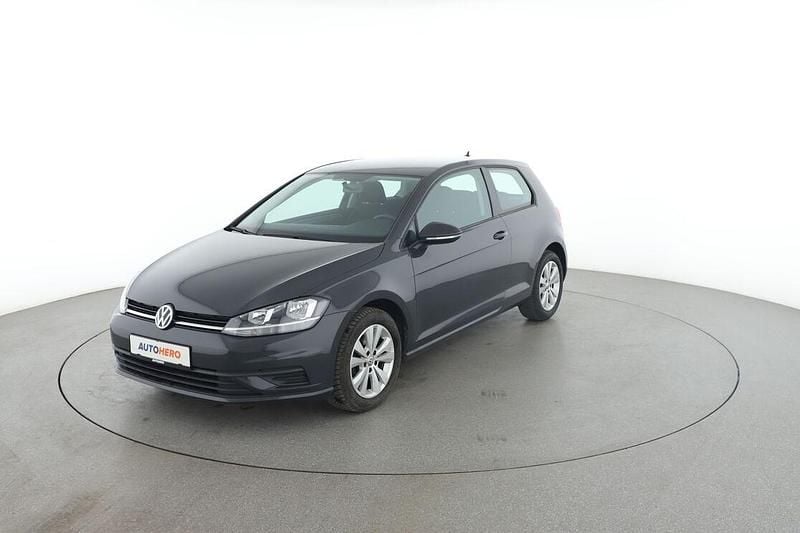 Grau Gebraucht 2018 VW Golf VII Trendline Limousine | 12.150 € (Guter Preis) - Bild 1/3