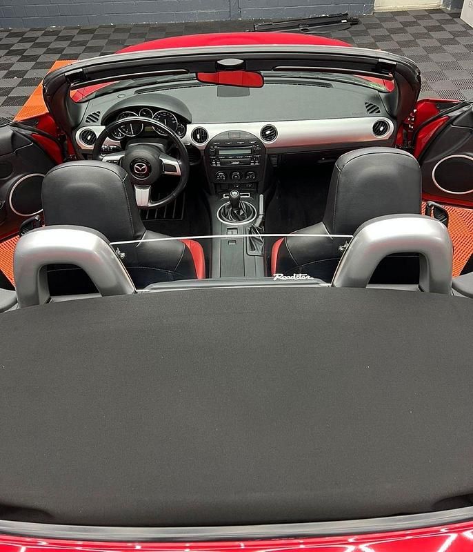 Second-hand Mazda MX5 160 CP (117 kW) 2005 Roșu Cabrio