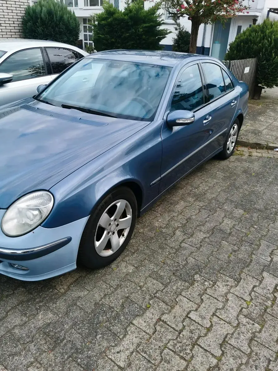 Usado Mercedes E220 150 CV (110 kW) 2003 Azul Berlina