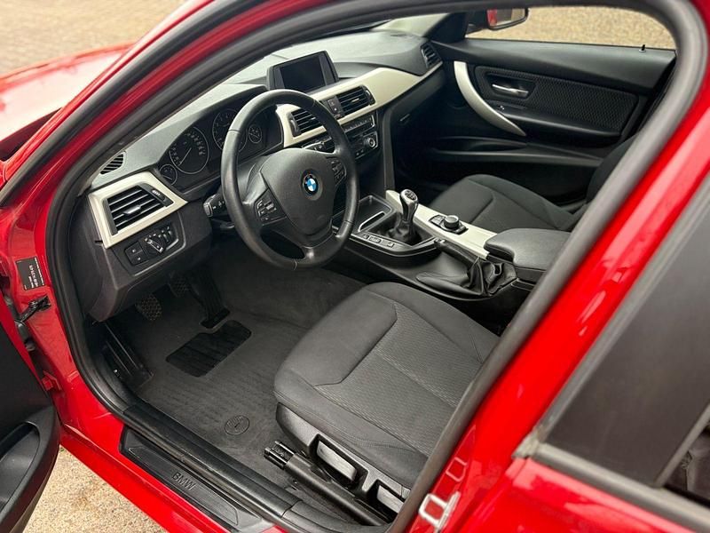 Gebraucht BMW 320 Advantage 184 PS (135 kW) 2015 Rot Kombi