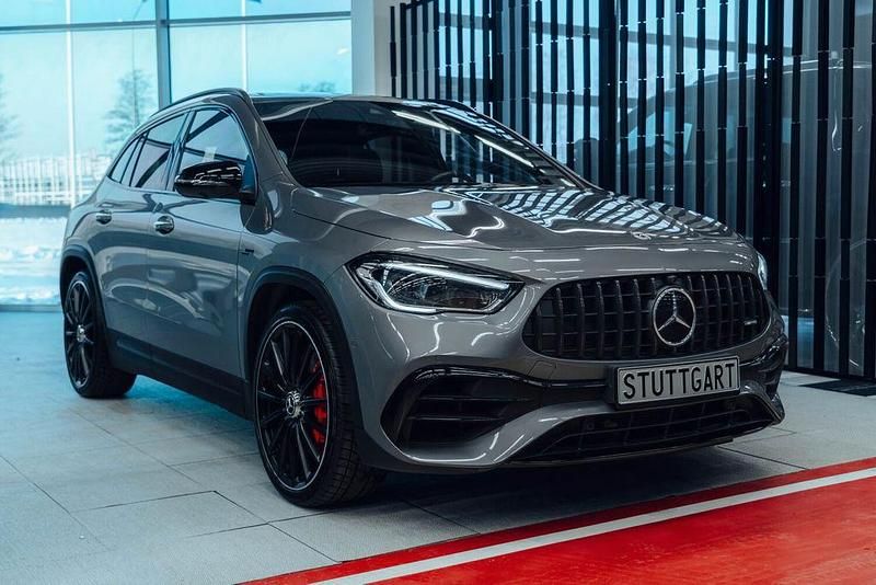Grau Gebraucht 2021 Mercedes GLA45 AMG AMG SUV | 53.900 € (Teuer) - Bild 1/4