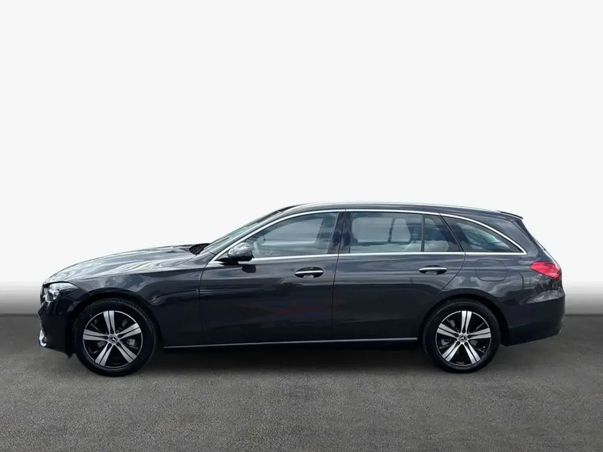 Gebraucht Mercedes C300 Avantgarde 204 PS (150 kW) 2025 Grau Kombi