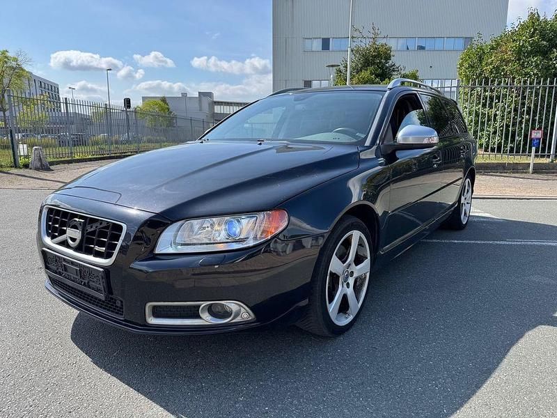 Schwarz Gebraucht 2011 Volvo V70 R-Design Kombi | 10.890 € (Teuer) - Bild 1/4