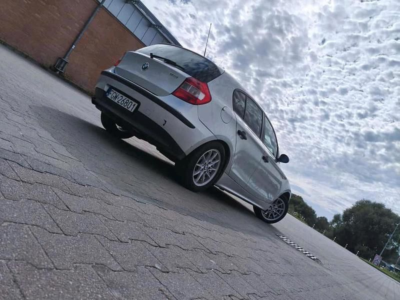 Silber Gebraucht 2004 BMW 116 Kleinwagen | 3.300 € - Bild 1/4