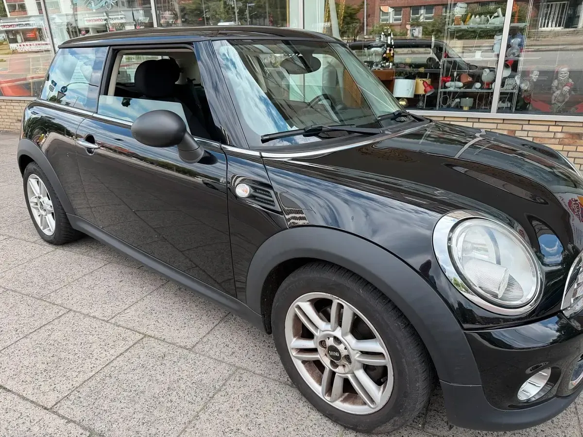 Gebraucht Mini Cooper 98 PS (72 kW) 2010 Schwarz Kleinwagen