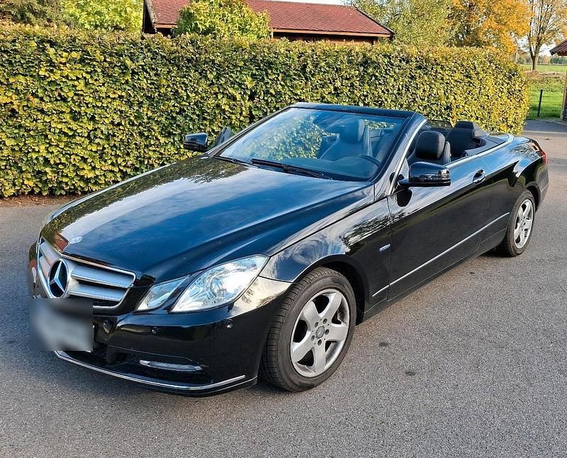 Schwarz Gebraucht 2012 Mercedes E200 Cabrio | 16.500 € (Fairer Preis) - Bild 1/4