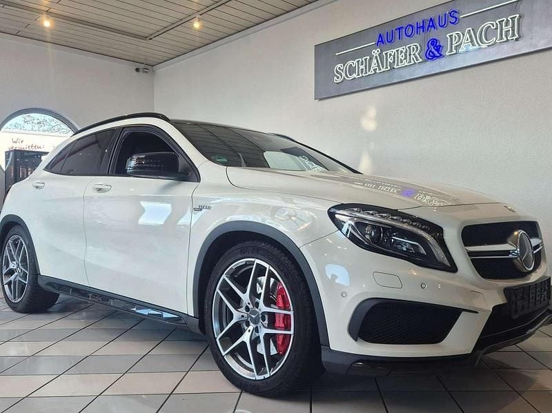 Calcitweiss unilack Gebraucht 2015 Mercedes GLA45 AMG AMG SUV | 26.850 € (Superpreis) - Bild 1/4