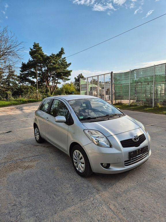 Silber Gebraucht 2008 Toyota Yaris Executive Limousine | 2.500 € (Guter Preis) - Bild 1/4