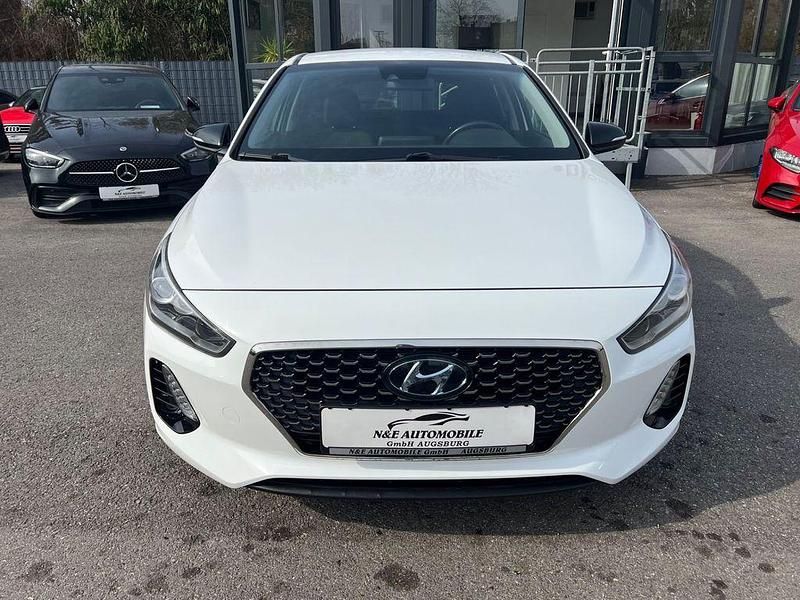Gebraucht Hyundai i30 140 PS (102 kW) 2017 Weiß Limousine