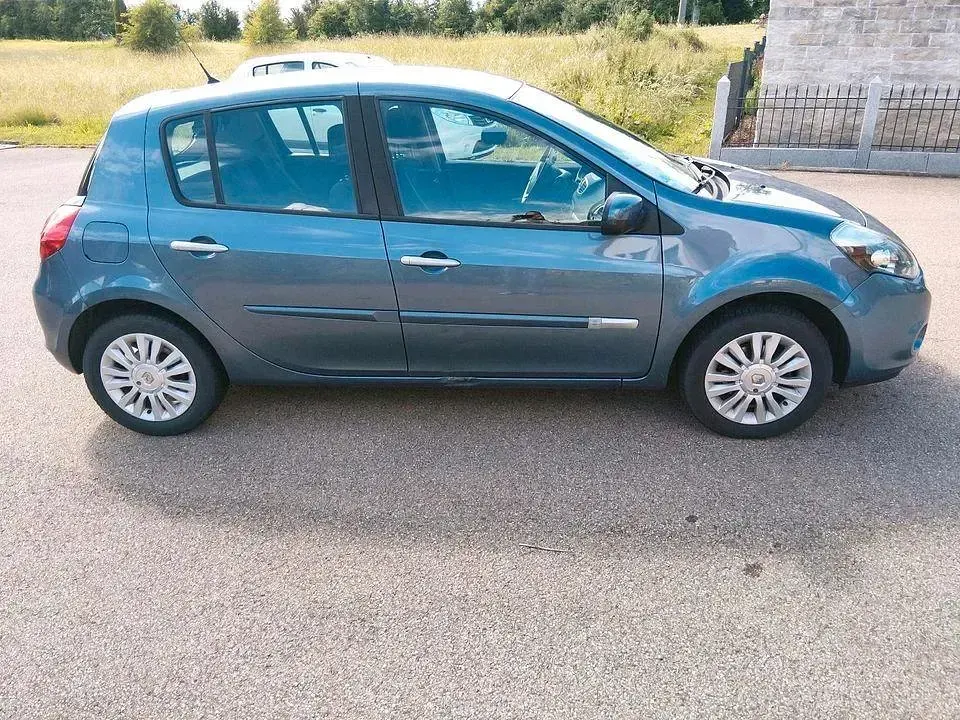 Gebraucht Renault Clio 101 PS (74 kW) 2010 Blau Kleinwagen