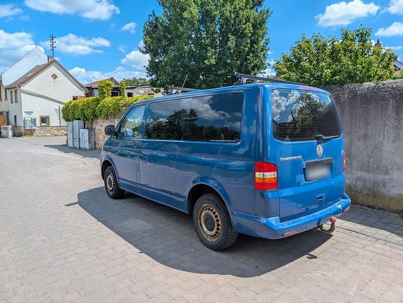 Second-hand VW Transporter 131 CP (96 kW) 2006 Albastru Van