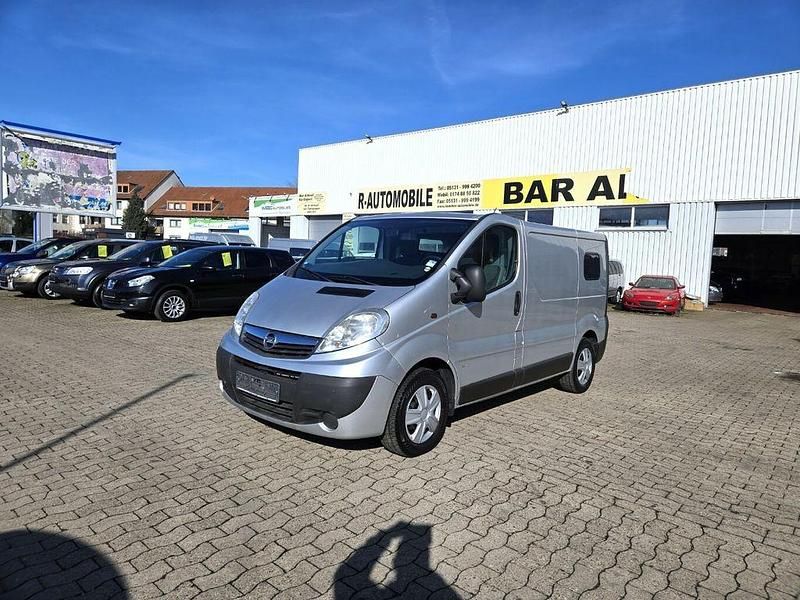 Gebraucht Opel Vivaro 145 PS (106 kW) 2011 Silber Van / Kleinbus