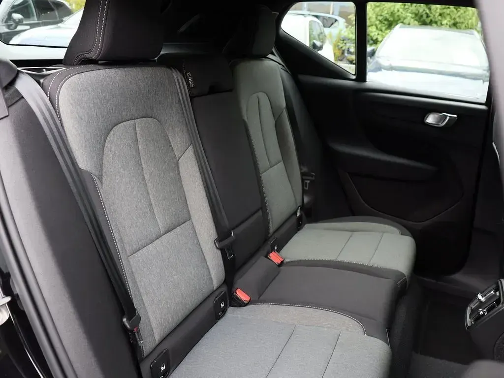 Gebraucht Volvo XC40 Core 163 PS (119 kW) 2024 Schwarz SUV