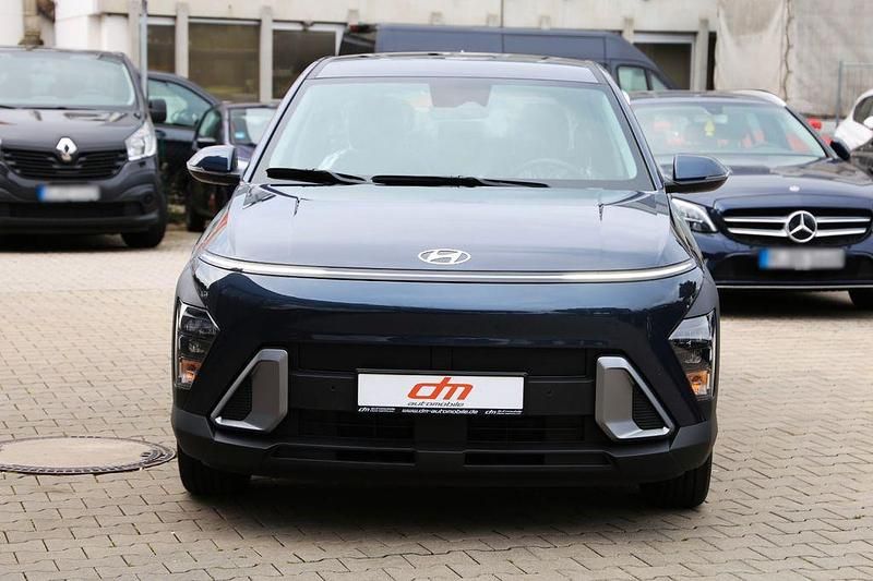 Neu Hyundai Kona 139 PS (102 kW) 2025 Blau SUV