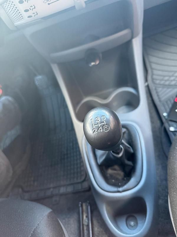 Gebraucht Toyota Aygo 68 PS (50 kW) 2010 Rot Kleinwagen