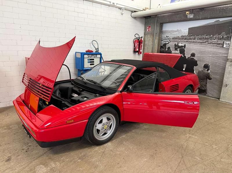 Second-hand Ferrari Mondial 300 CP (220 kW) 1994 Roșu Cabrio