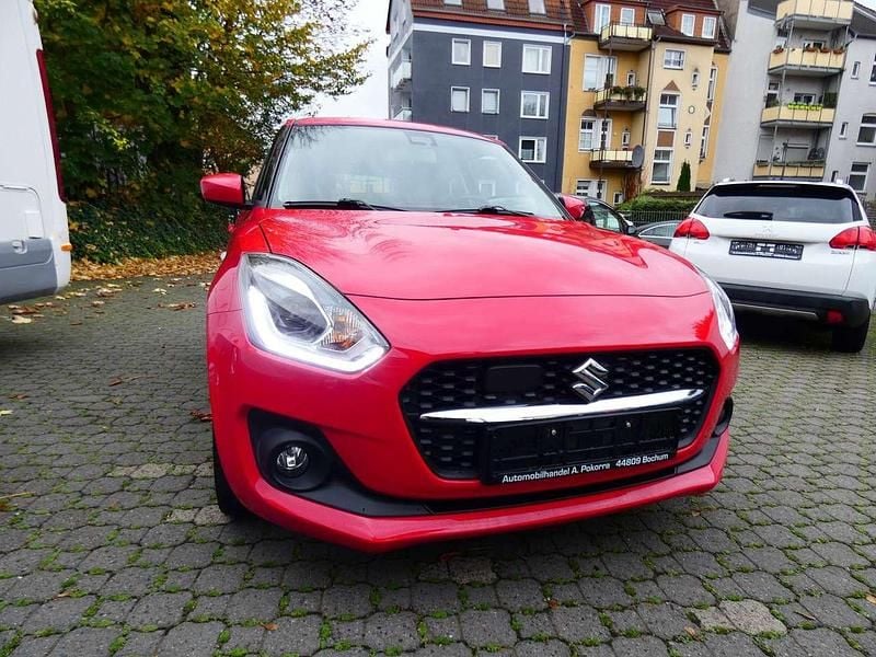 Rot Gebraucht 2021 Suzuki Swift Basic Kleinwagen | 12.600 € (Guter Preis) - Bild 1/4