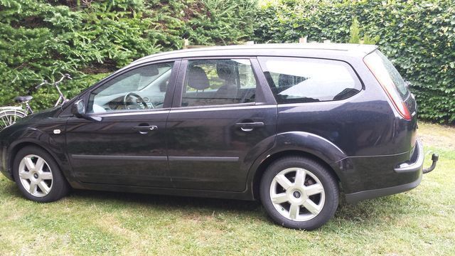 Gebraucht Ford Focus Sport 116 PS (85 kW) 2005 Schwarz metallic Kombi