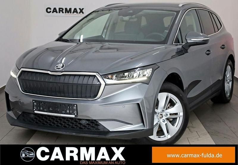 Graphitegrau metallic Gebraucht 2023 Skoda Enyaq iV Loft SUV | 31.900 € (Superpreis) - Bild 1/4