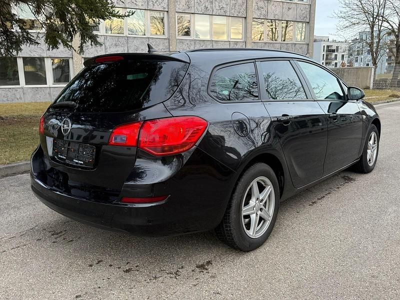 Gebraucht Opel Astra Design Edition 110 PS (80 kW) 2012 Schwarz Kombi