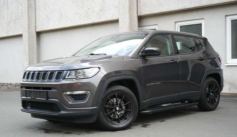 Grau Gebraucht 2017 Jeep Compass Sport SUV | 12.870 € (Fairer Preis) - Bild 1/4