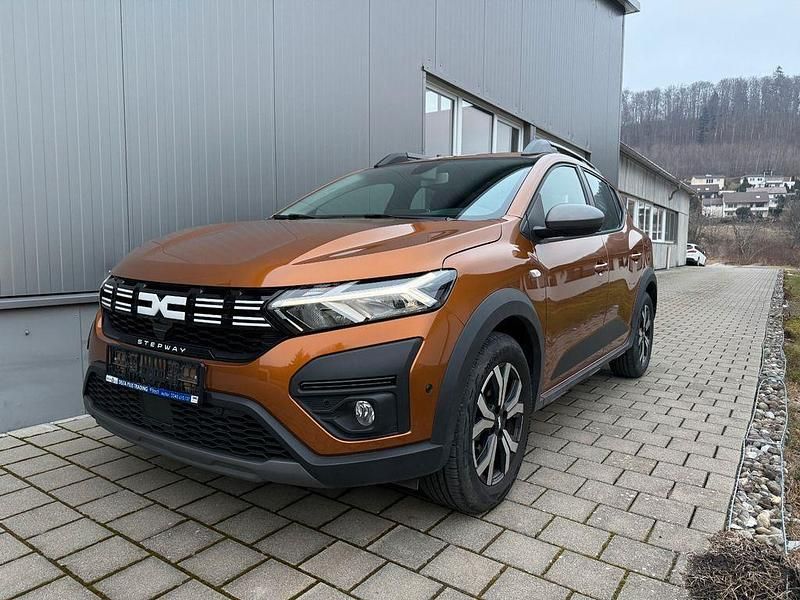 Orange Gebraucht 2023 Dacia Sandero Stepway Limousine | 15.900 € (Etwas zu teuer) - Bild 1/4