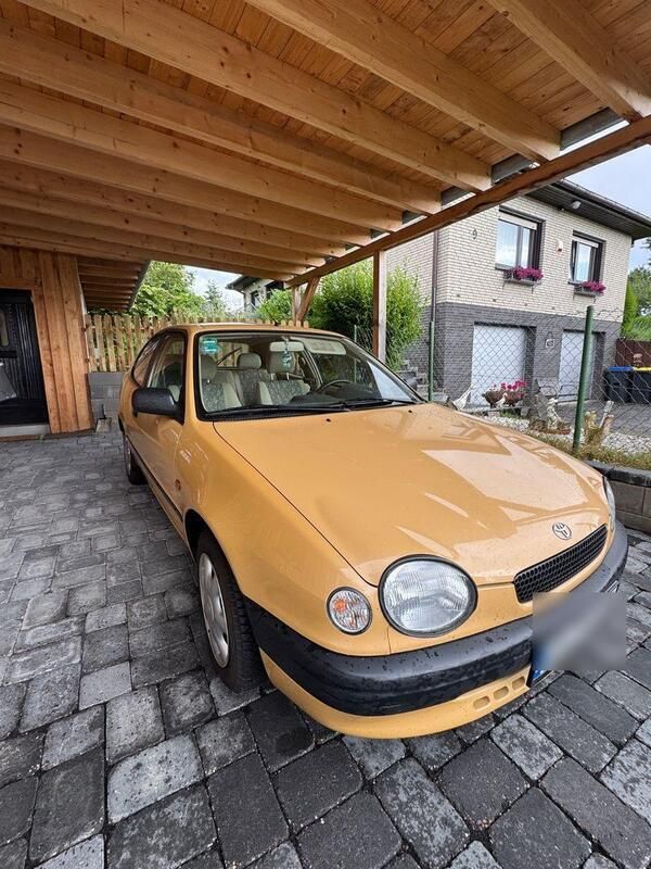 Beige Gebraucht 1997 Toyota Corolla Limousine | 3.900 € - Bild 1/4