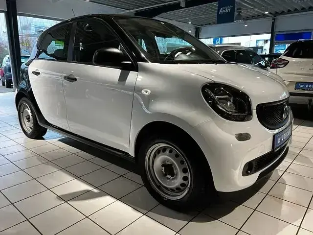 Używany Smart ForFour Basis 71 KM (52 kW) 2019 Biały Hatchback