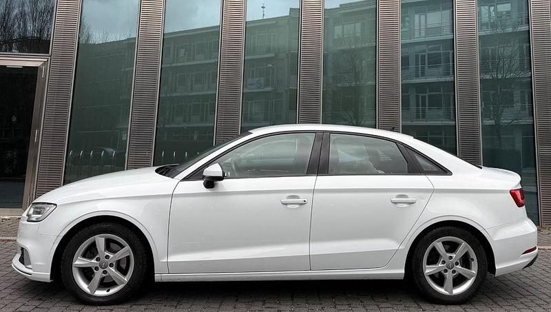 Gebraucht Audi A3 Sport 116 PS (85 kW) 2019 Weiß Limousine