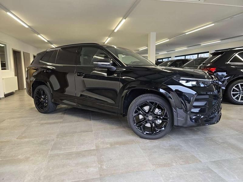 Neu VW Tayron R-line 150 PS (110 kW) 2026 Grenadillschwarz SUV