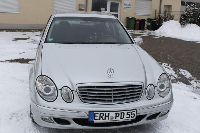 Gebraucht Mercedes E270 Elegance 177 PS (130 kW) 2002 Silber Limousine