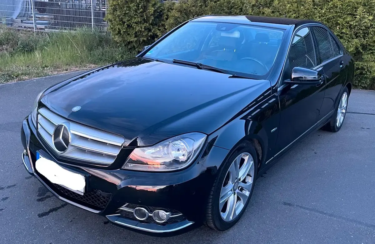 Gebraucht Mercedes C180 156 PS (114 kW) 2011 Schwarz Limousine