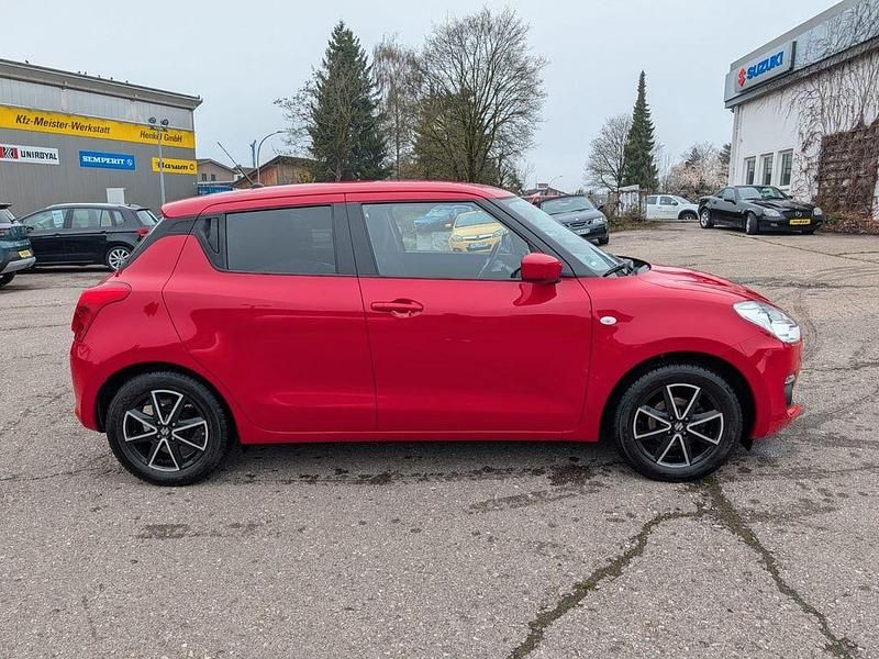 Gebraucht Suzuki Swift Comfort 90 PS (66 kW) 2020 Rot Kleinwagen