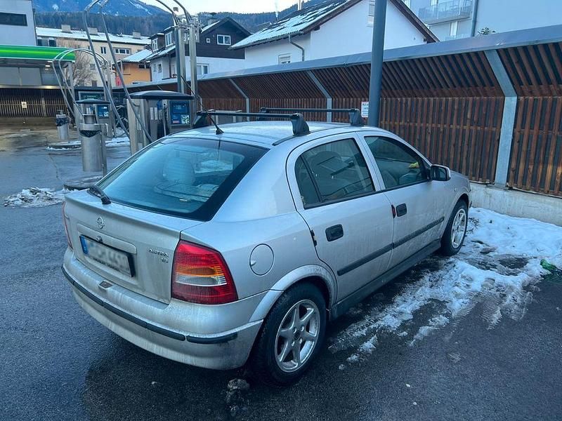 Gebraucht Opel Astra 75 PS (55 kW) 2001 Silber Limousine
