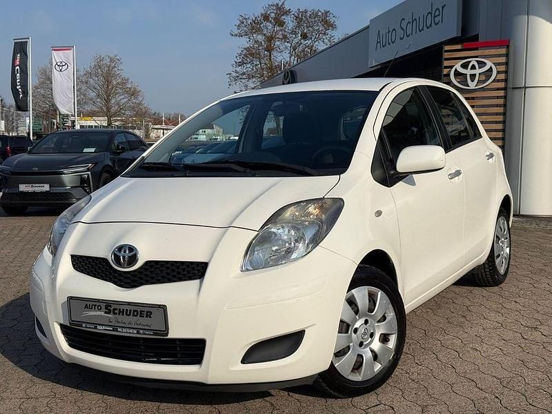 Gebraucht Toyota Yaris Cool 69 PS (50 kW) 2011 Weiß Kleinwagen
