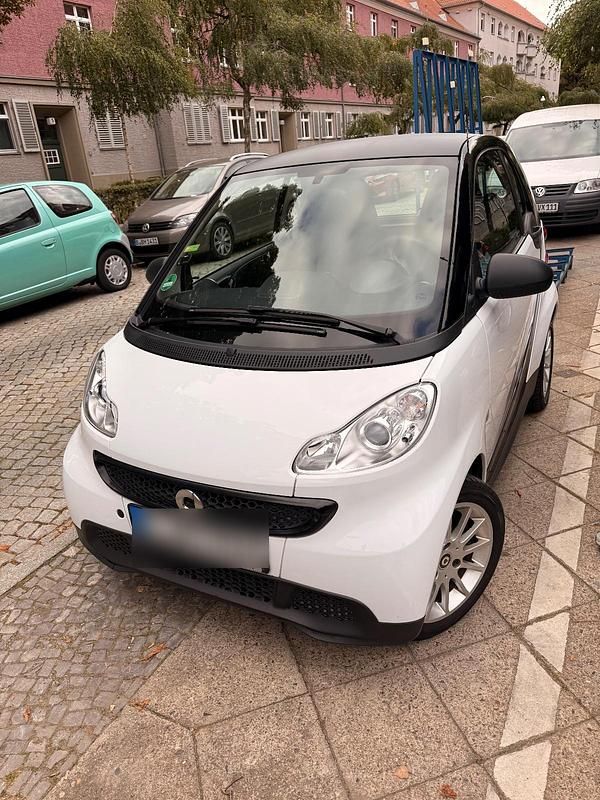 Weiß Gebraucht 2012 Smart ForTwo Coupé Coupé | 4.400 € - Bild 1/4
